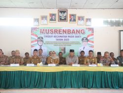 Bupati Ela Siti Nuryamah Dengar Keluhan Warga Pasir Sakti tentang Abrasi dan Infrastruktur